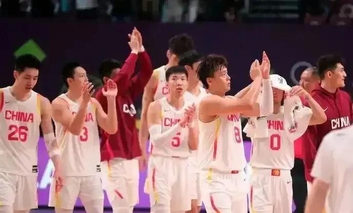 CBA赛场惊现双打乒乓球比赛！球员创意表演给球迷惊喜的简单介绍