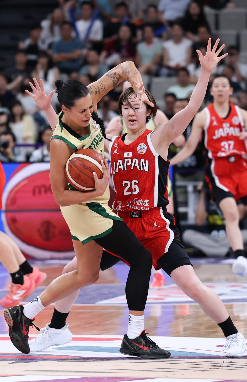 尼日利亚选手在女子篮球赛夺锦标