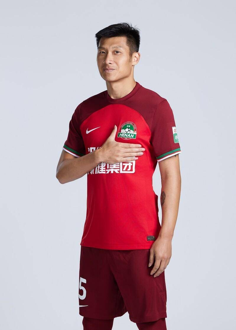 包含老将球员发挥稳定，为球队立下奇功的词条