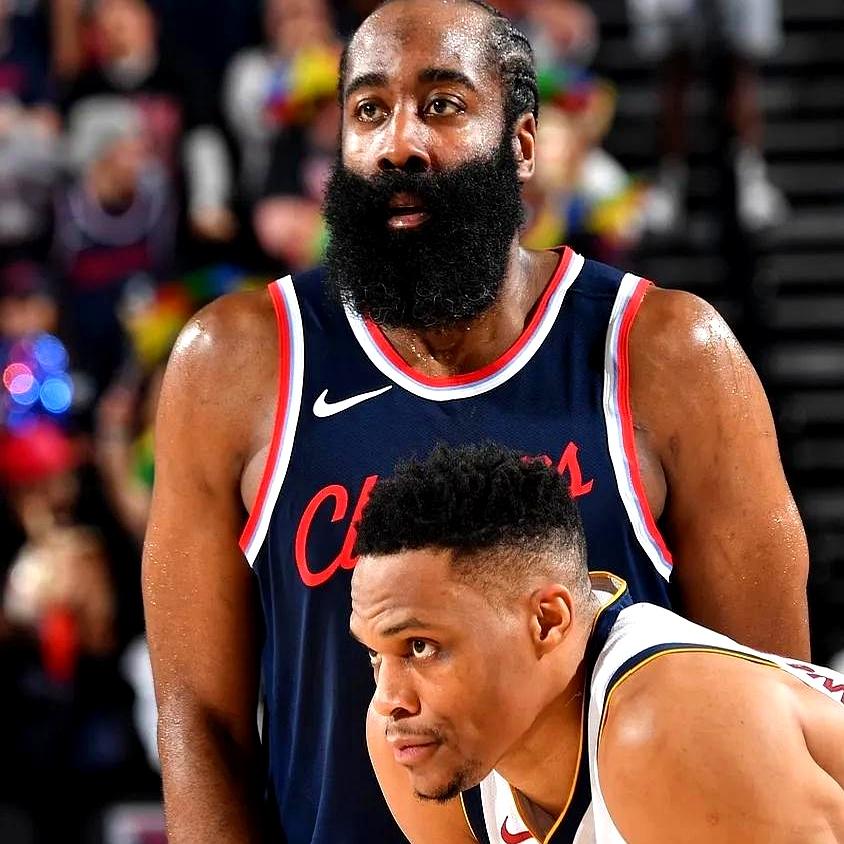 包含鹿岛鹿角与阿尔艾因对决：胜负难定的词条