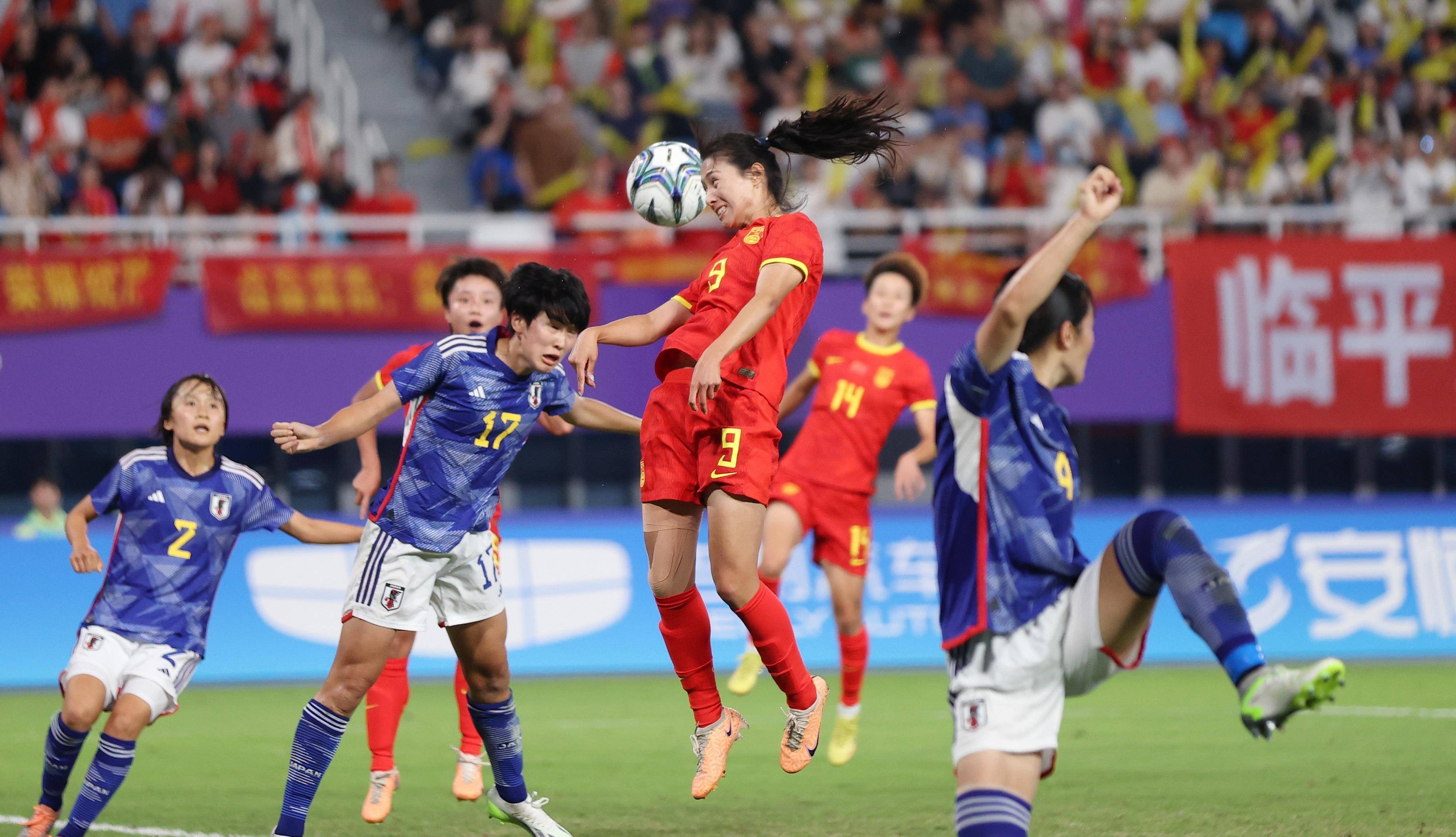 国际女足赛决赛现场，激烈角逐引人瞩目的简单介绍