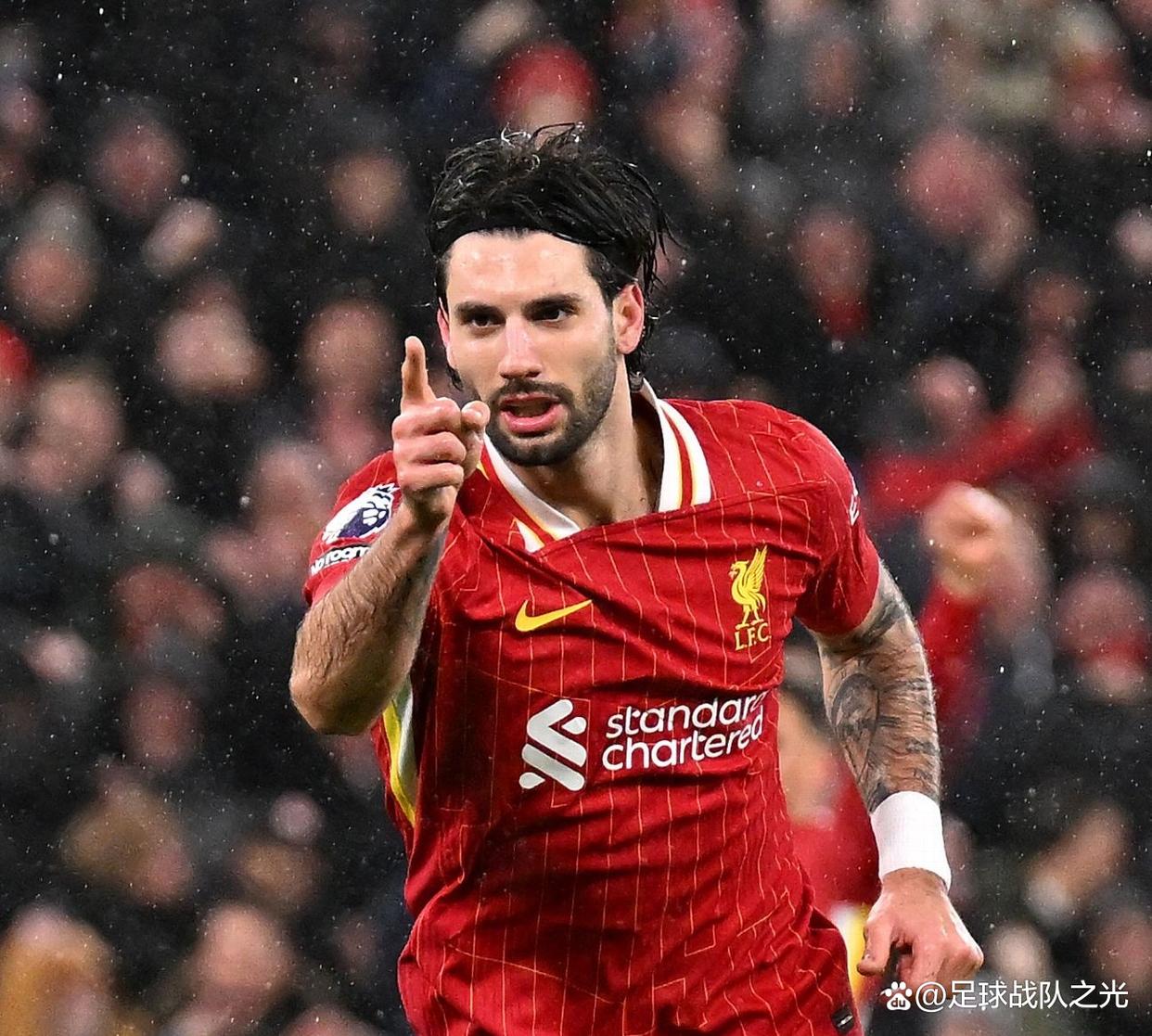 包含完胜利物浦，主场豪取胜利的词条