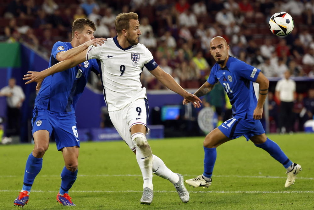 斯洛伐克队在国际足球赛中实现全胜