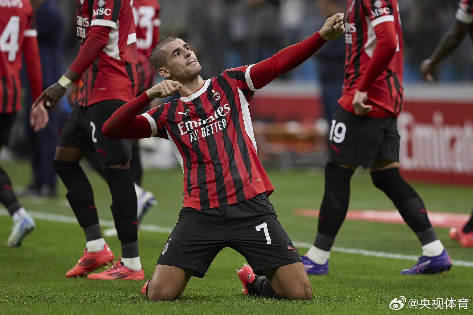 犀利传中助攻,中场大将成球队最佳推手 犀利传中助攻,中场大将成球队最佳推手