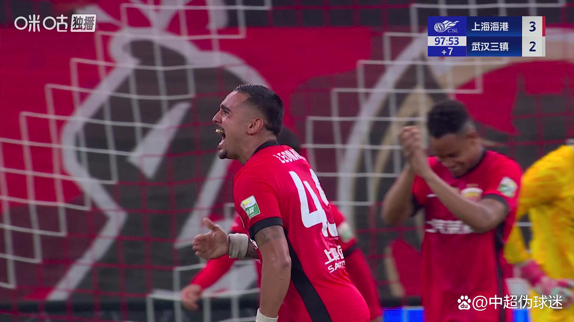 关于上海上港客场击败对手，登顶积分榜的信息