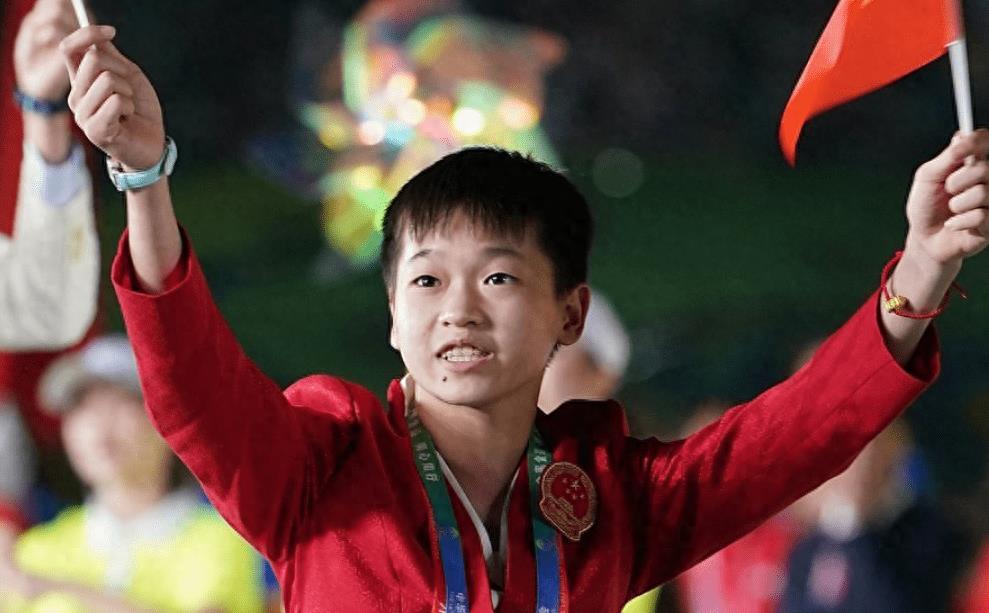 队员展现高超技术,取得完美胜利 队员展现高超技术,取得完美胜利