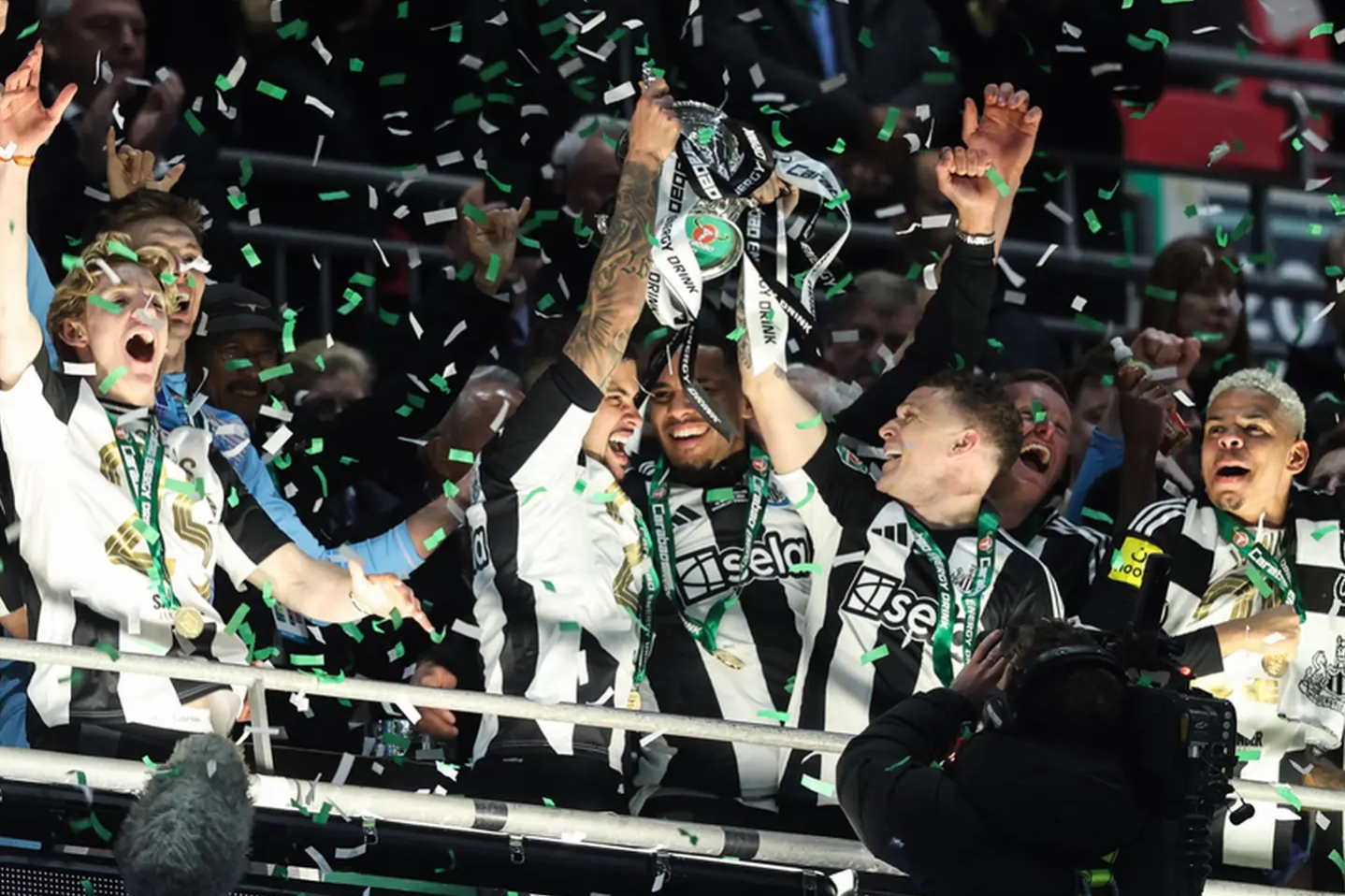 英格兰顶级联赛冠军争夺战打响 英格兰顶级联赛冠军争夺战打响