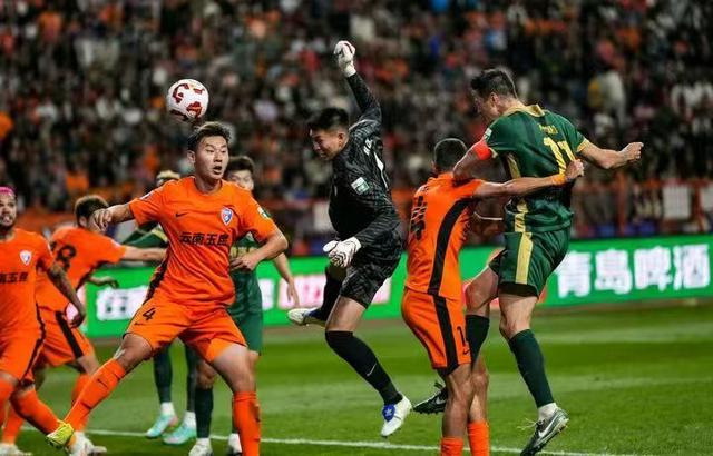 球员在比赛中表现出色,帮助球队取得宝贵分 球员在比赛中表现出色,帮助球队取得宝贵分