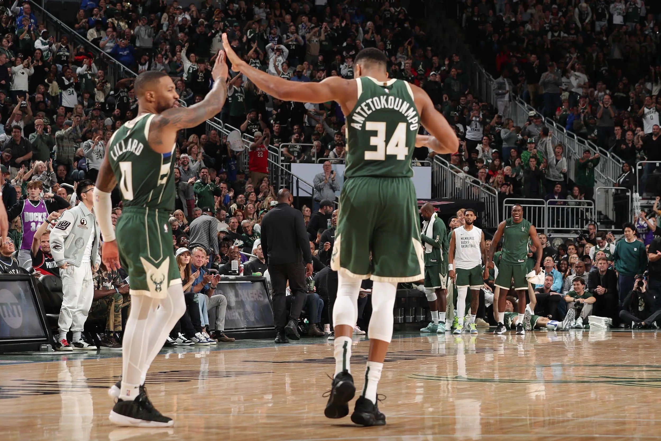 深圳队完胜凯尔特人，欧文扛起全队