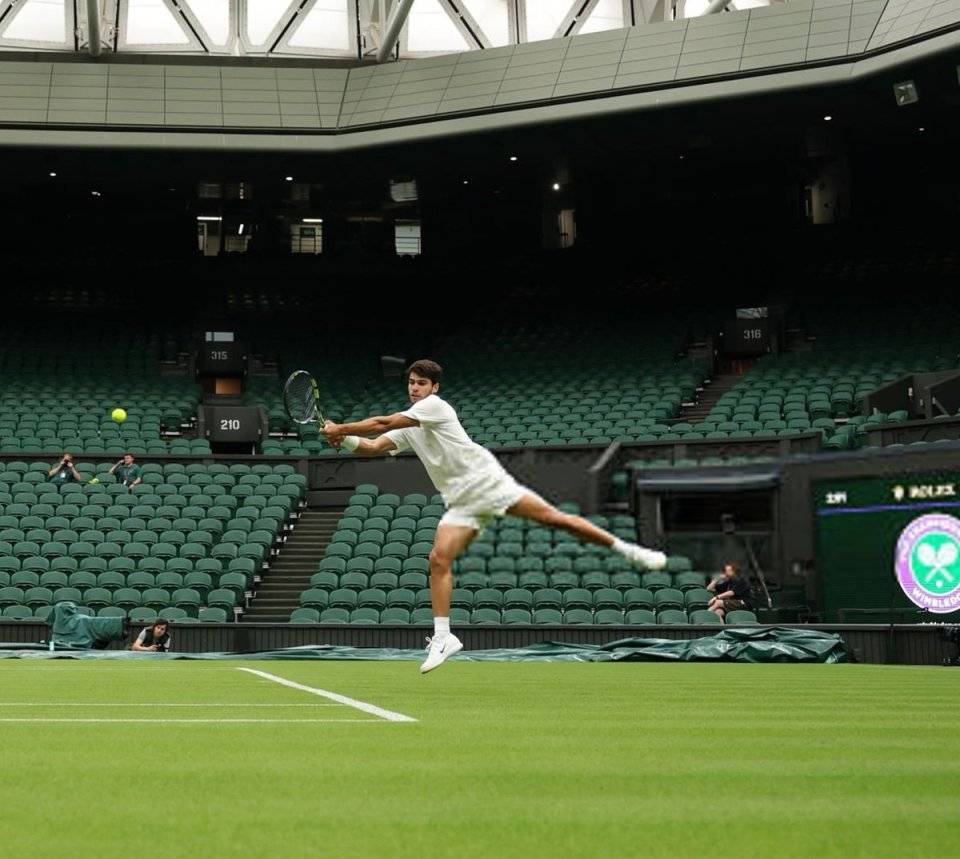 法网横扫温网，阿尔卡拉斯统治全场