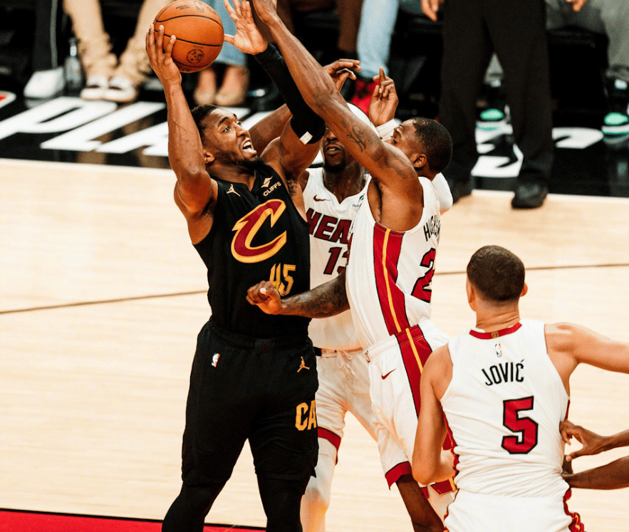 热火翻盘勇士，米切尔扛起全队的简单介绍