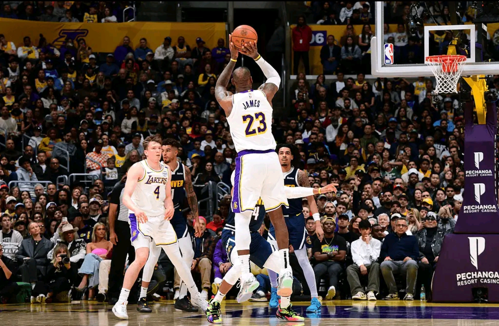 山西队横扫尼克斯，约基奇带队取胜