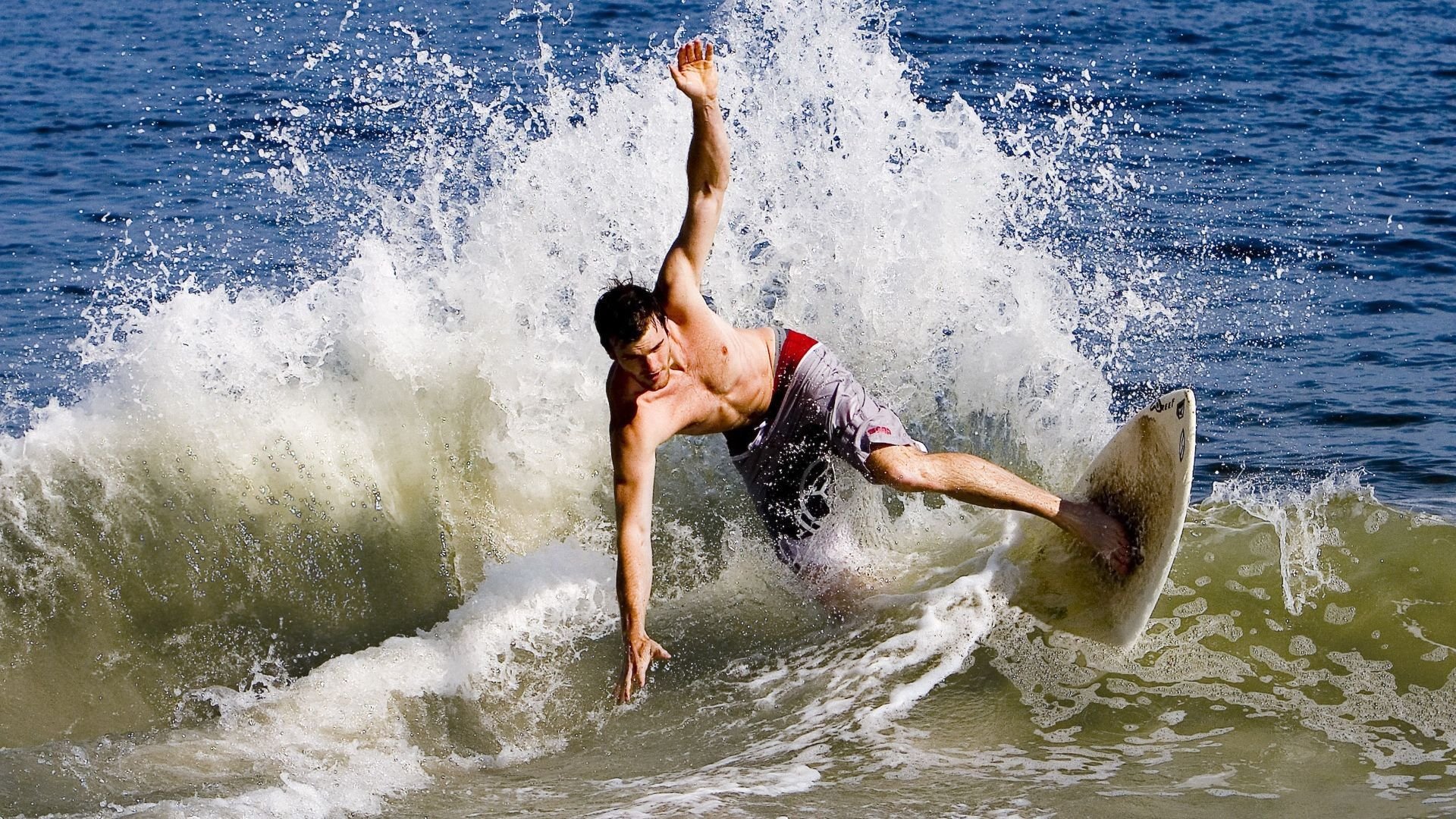 北欧风暴与东方闪电，林高远破纪录之夜，瑞典绝杀日本背后的竞技哲学